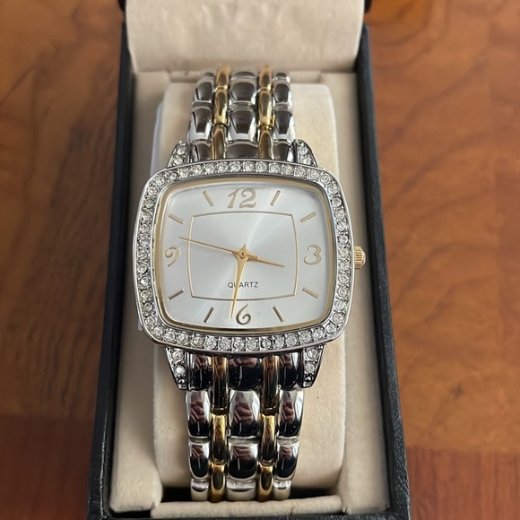 Watch - Picture 3 of 5